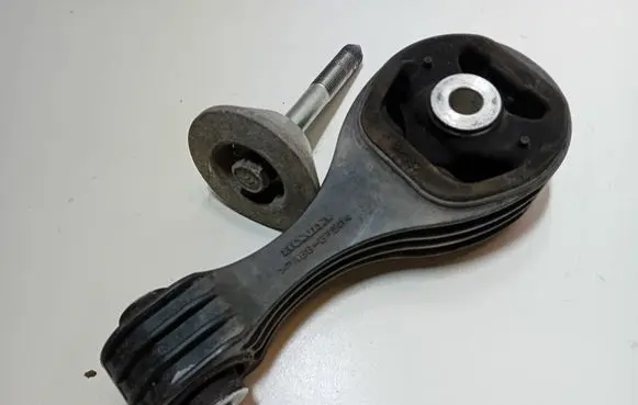 Honda HR-V Engine mounting bracket ŁAPA SILNIK HONDA HR-V II