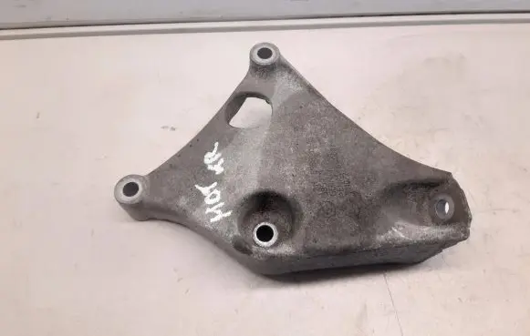 BMW 1 F20 F21 Engine mounting bracket 678861103