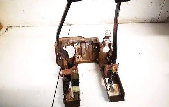 KIA Sephia Clutch pedal 