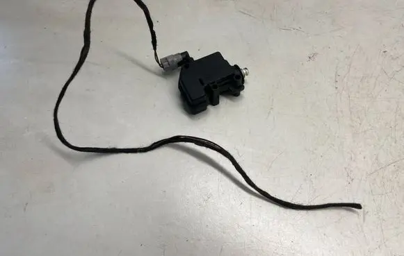 BMW 1 F20 F21 Fuel tank cap lock motor 7270792