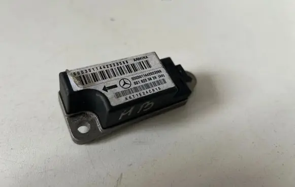 Mercedes-Benz E W210 Airbag deployment crash/impact sensor 0018205626 A6T1E24C815 0003011442023066