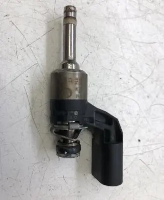 Volkswagen Golf VI Fuel injector 03C906036M