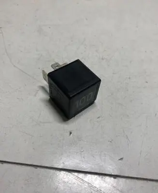 Volkswagen PASSAT B6 Other relay 7M0951253A 95VW10K705CA V2313616X45