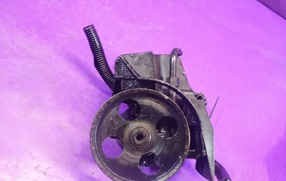 Peugeot 206 CC Power steering pump