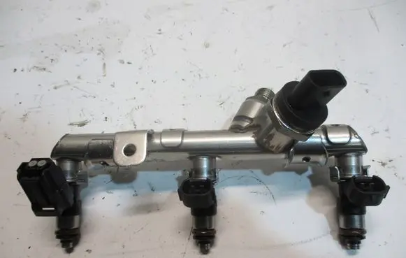 Volkswagen Transporter - Caravelle T1 Fuel main line pipe 04C129041