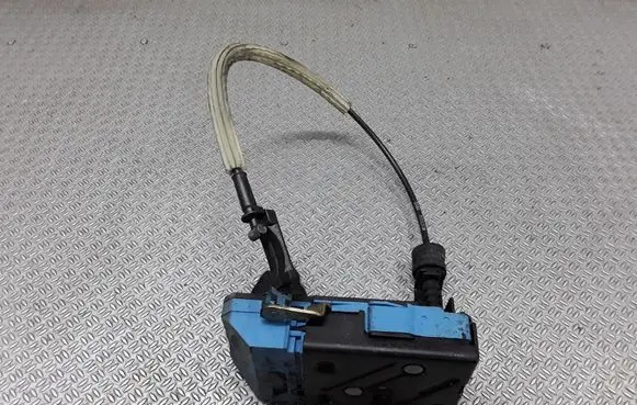 Volvo XC90 Front door lock 8650546
