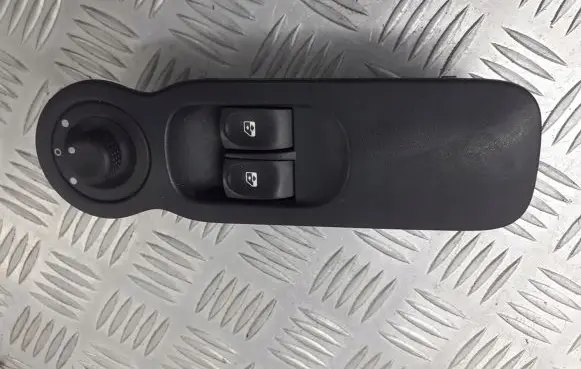 Renault Modus Electric window control switch 8200277630