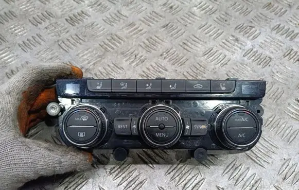 Volkswagen PASSAT CC Air circulation switch 