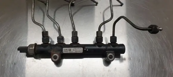 Volvo V60 Fuel main line pipe 9685297580 451419324670