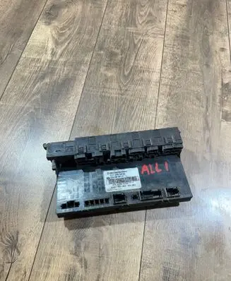 Mercedes-Benz E W211 Fuse module 2115453401 5DK00804721