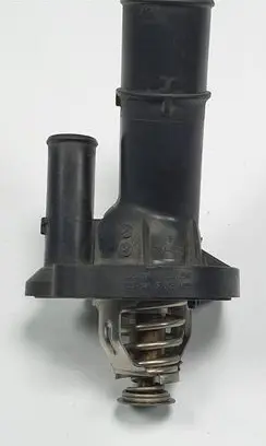 Ford Focus Thermostat housing 4M5G-GA