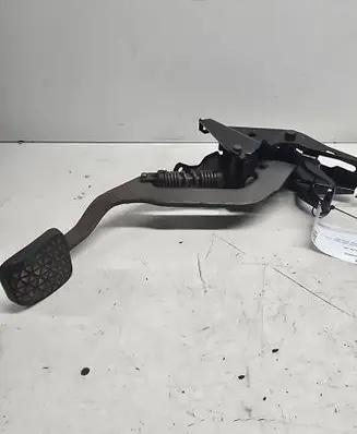 Opel Omega B2 Clutch pedal 327191