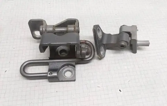 Volkswagen Golf V Rear door hinge set 30706