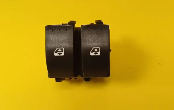 Renault Megane II Electric window control switch 015088A