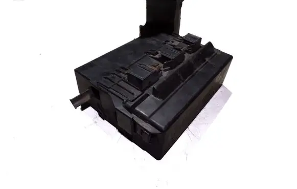 Nissan X-Trail T30 Fuse module 24381AU000 24382AU010