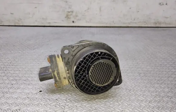 Volkswagen Touran I Mass air flow meter 0281002531 038906461B