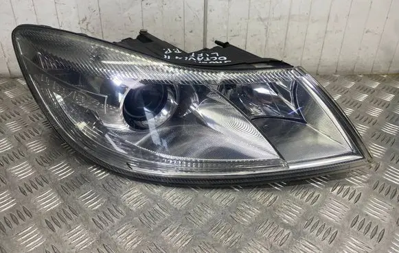 Skoda Octavia Mk2 (1Z) Headlight/headlamp 1Z2941016F 1LL24705204 24705204000002