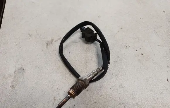 BMW 5 F10 F11 Exhaust gas temperature sensor 8509963