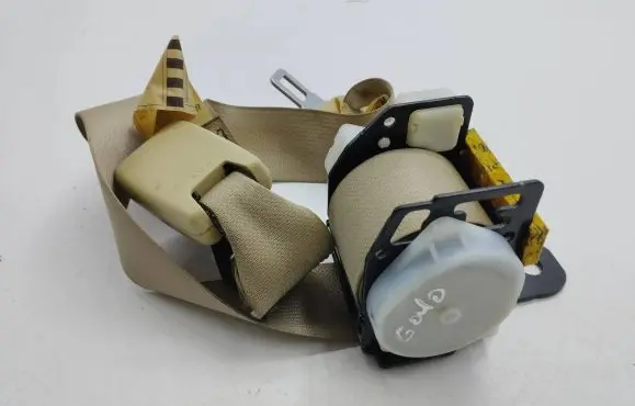 Lexus IS 220D-250-350 Middle seatbelt (rear) C7177E7 C7031S