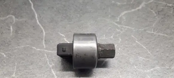 Opel Omega B1 Air conditioning (A/C) pressure sensor 90359991