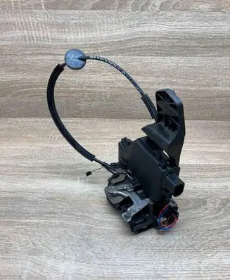 Volkswagen PASSAT B5 Front door lock 3B0837868 3B0839085