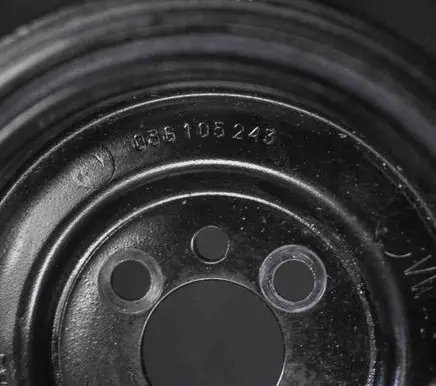 Volkswagen Jetta VI Crankshaft pulley 036105243