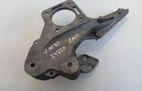 Volvo XC70 Engine mounting bracket 282213b