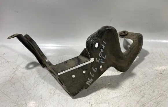 Audi A6 S6 C6 4F Intercooler pipe mounting bracket 4f0145814