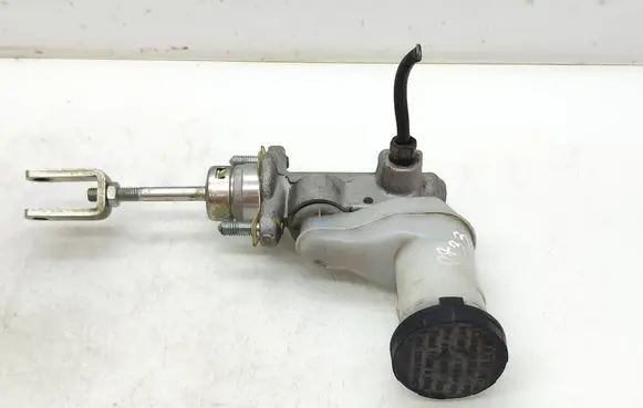Isuzu D-Max Clutch master cylinder 