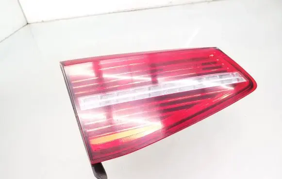 Tailgate rear/tail lights