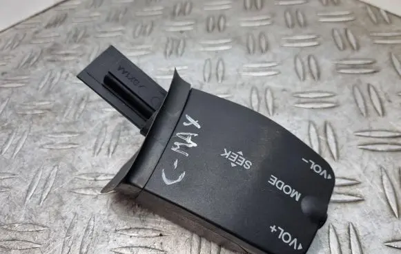 Multifunctional control switch/knob