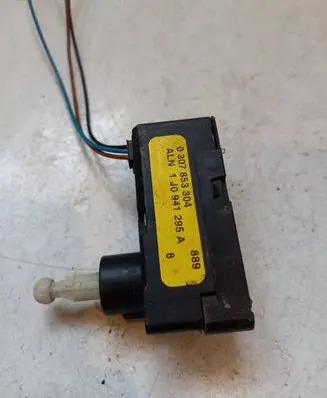Volkswagen Golf V Headlight level adjustment motor 1J0941295A 0307853304