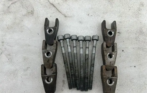 Mercedes-Benz E C207 W207 Fuel Injector clamp holder 