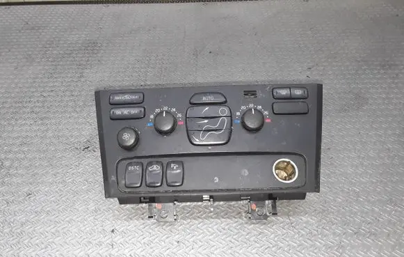 Volvo V70 Climate control unit 8691876