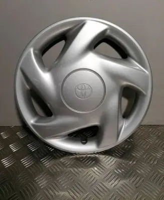 Toyota Corolla E120 E130 R15 wheel hub/cap/trim 4260216130 051204