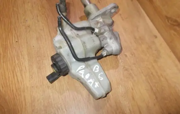 Volkswagen PASSAT B6 Master brake cylinder 3c2611301