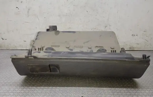 Glove box