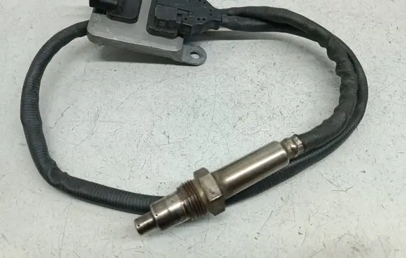 Mercedes-Benz Sprinter W906 Lambda probe sensor A0009059803 0009059803 5WK96683E