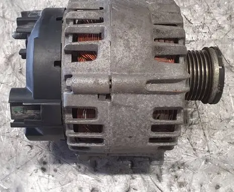 Volkswagen PASSAT B7 Generator/alternator 03C903023T TG14C028 2608427C