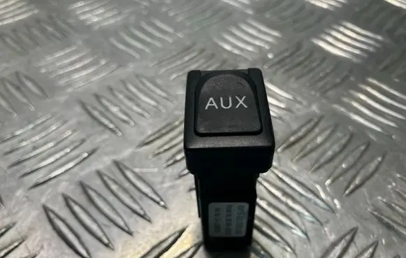 Toyota Avensis T270 AUX in-socket connector 8619005010