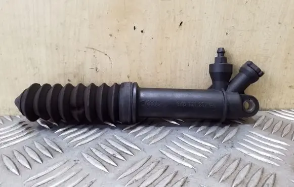 Clutch slave cylinder
