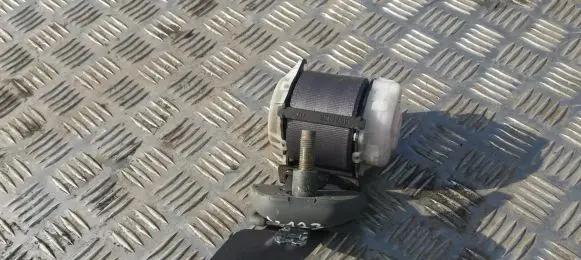 Nissan Cube Z11 Rear seatbelt