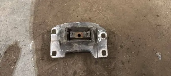 Volvo S40 Engine mount bracket 3M517M121AE
