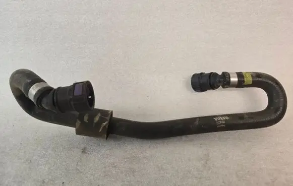 Volvo XC90 Engine coolant pipe/hose 31338404