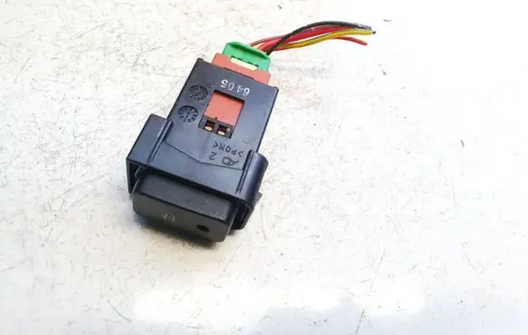 Suzuki Grand Vitara II Seat heating switch 