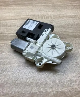 Ford C-MAX I Front door window regulator motor 981406100 5WK11572E