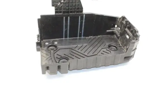 Opel Mokka B Battery box tray 9823533180