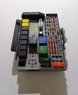 Opel Zafira A Fuse box set 24412497