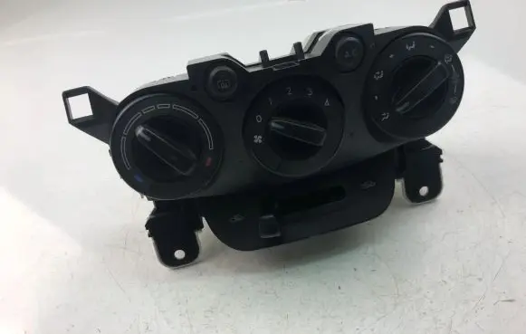 Mazda 2 Interior fan control switch DP751J13