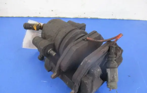Volkswagen Polo IV 9N3 Front brake caliper